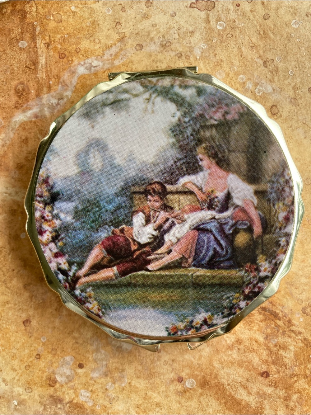Vintage Romantic Scene Powder Compact